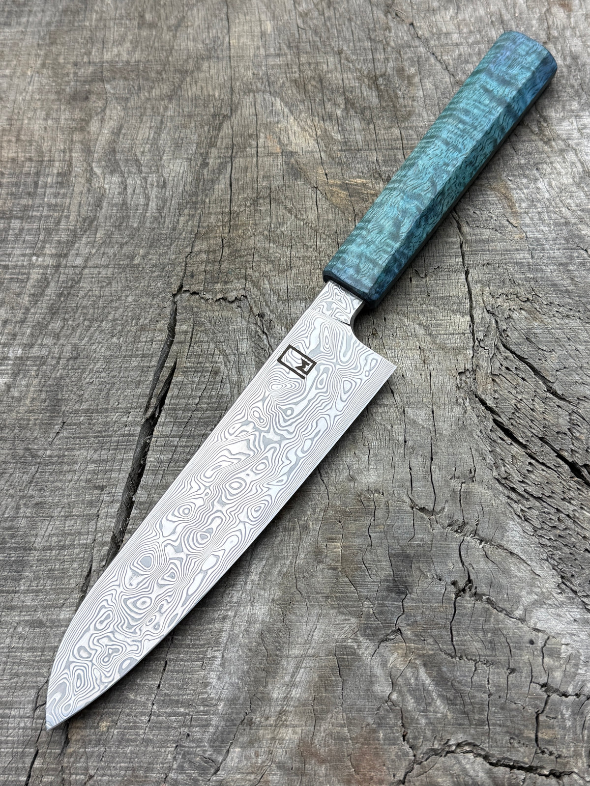 Santoku – 6.25" Stainless Damascus in random pattern with blue curly Mango