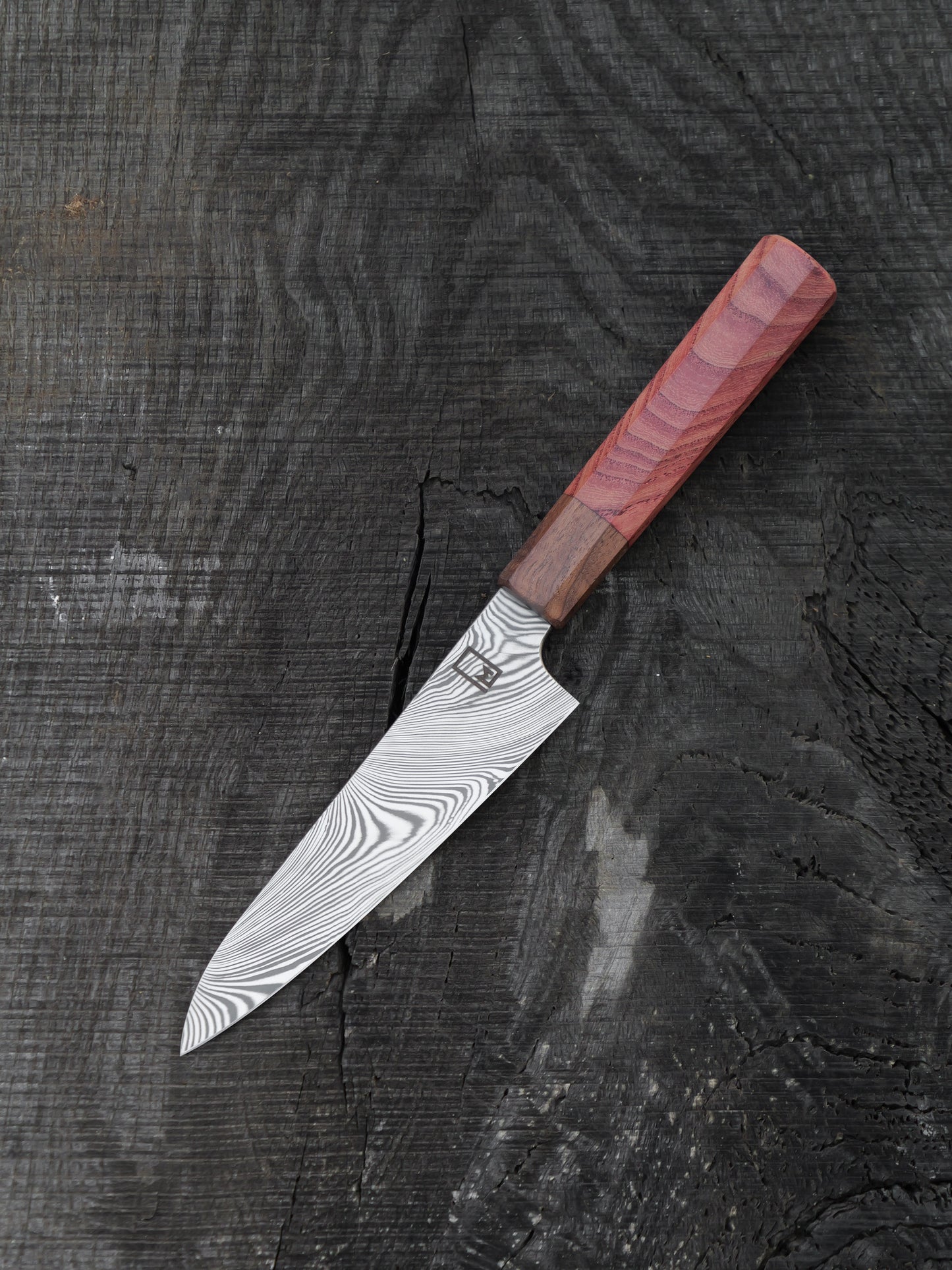 Honesuke – Stainless Damascus, Dyed Ash & Walnut