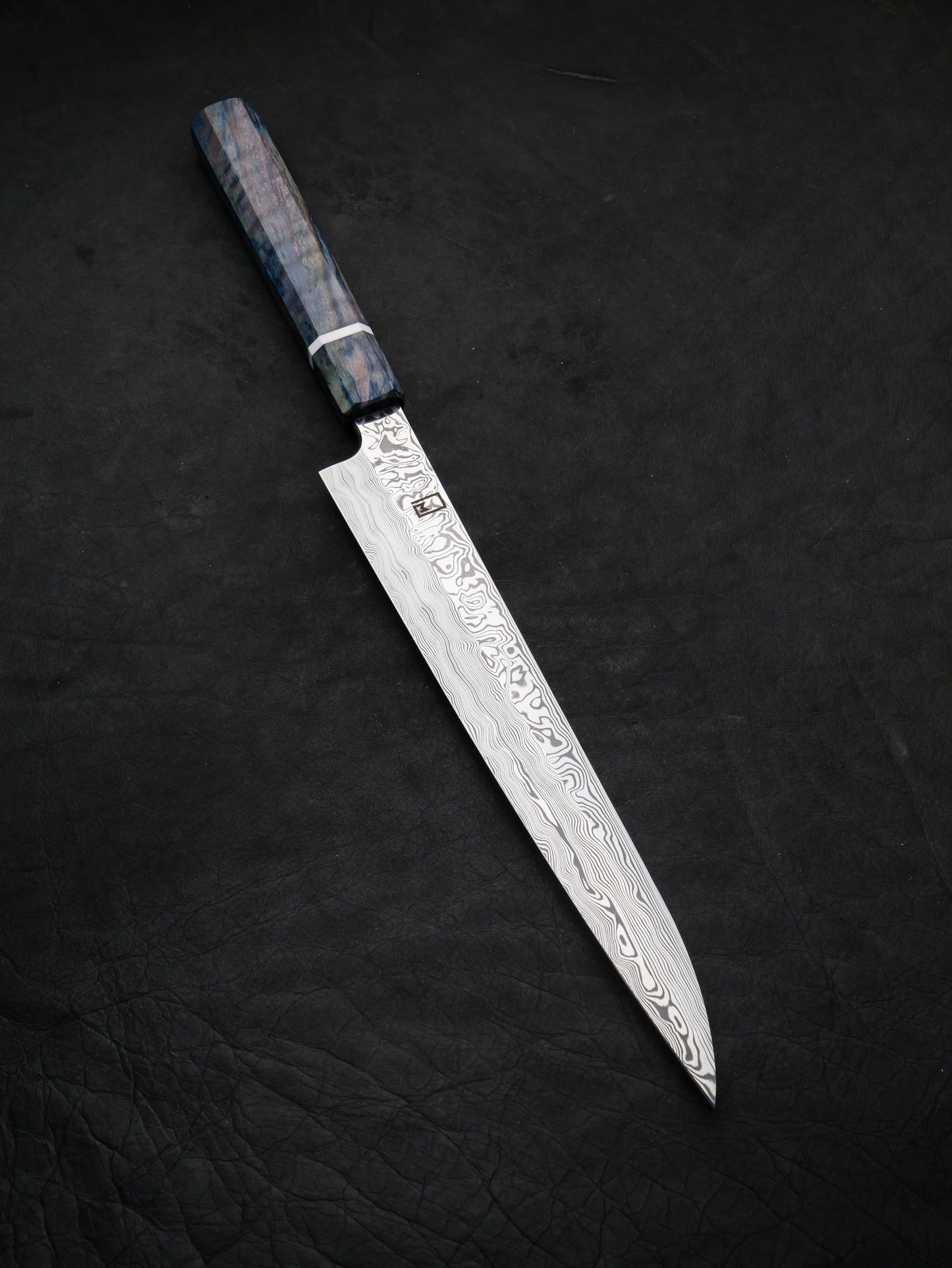 Yanagi-ba – Stainless Damascus & Dyed Mango