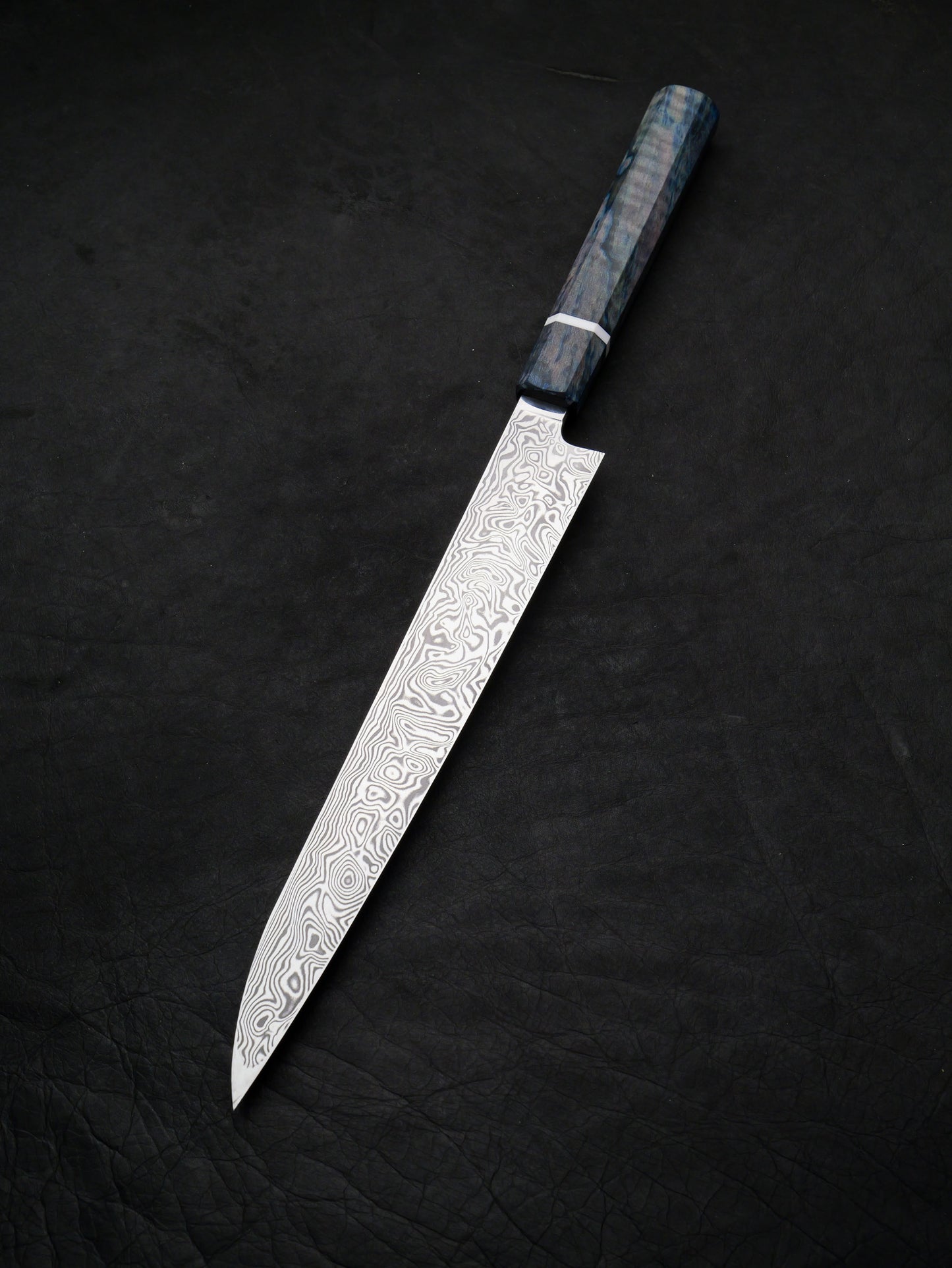Yanagi-ba – Stainless Damascus & Dyed Mango