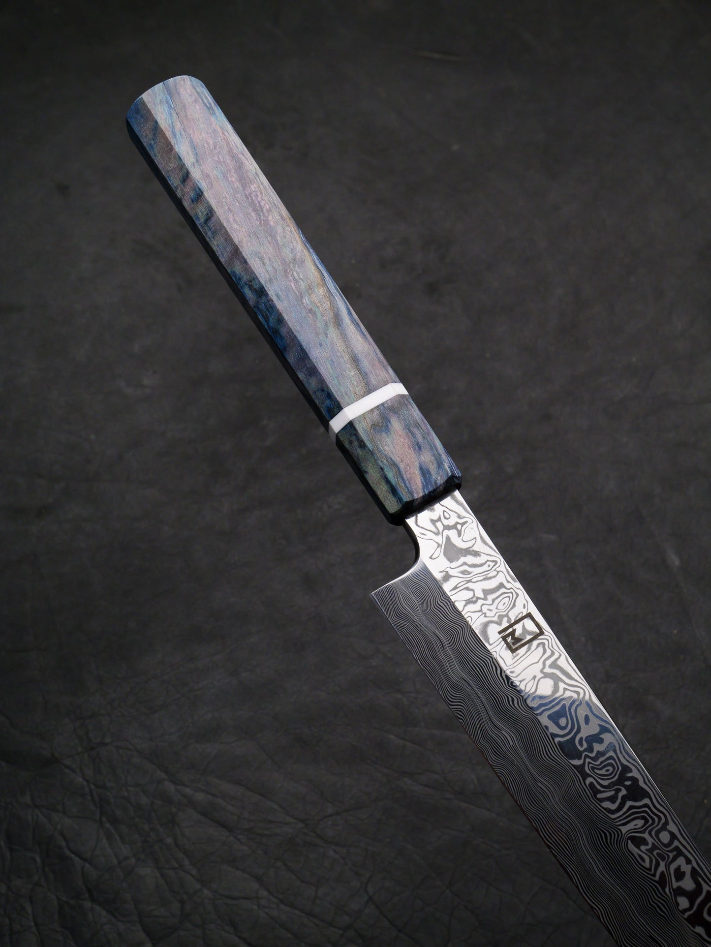 Yanagi-ba – Stainless Damascus & Dyed Mango